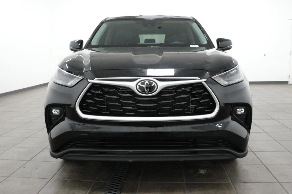 used 2023 Toyota Highlander car, priced at $36,488