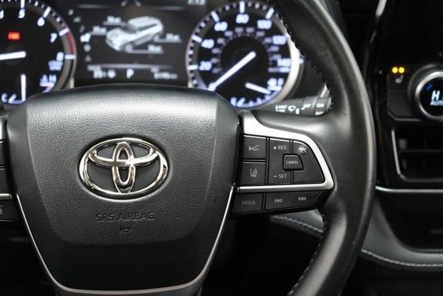 used 2022 Toyota Highlander car, priced at $35,488