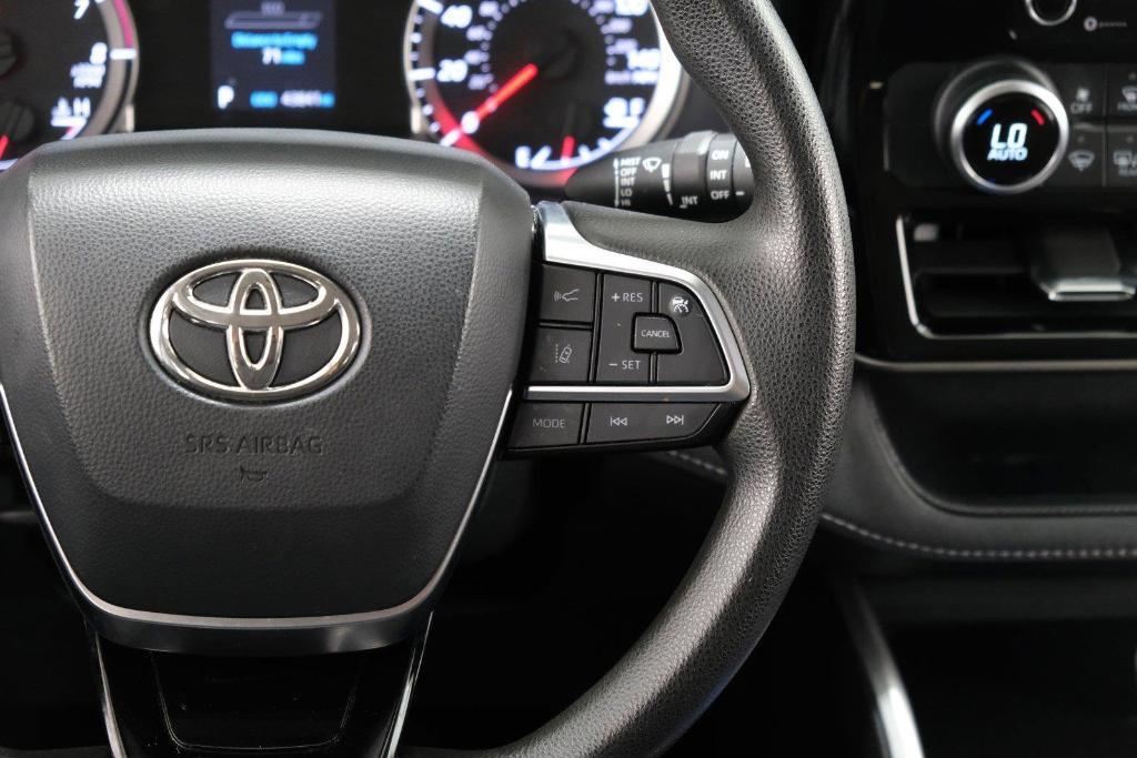 used 2021 Toyota Highlander car, priced at $29,998