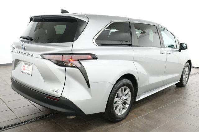 used 2024 Toyota Sienna car, priced at $39,333