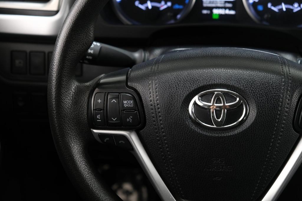 used 2019 Toyota Highlander Hybrid car, priced at $28,488