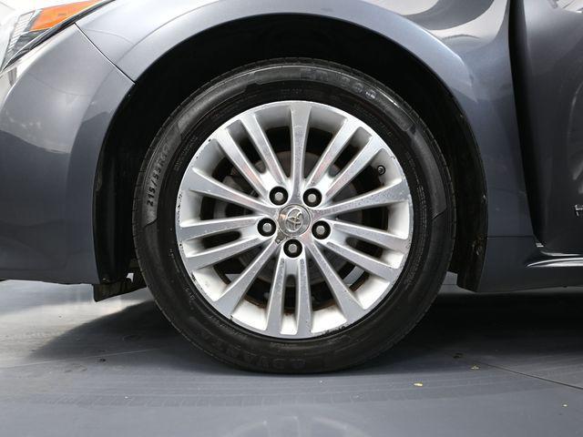 used 2013 Toyota Avalon Hybrid car, priced at $8,999