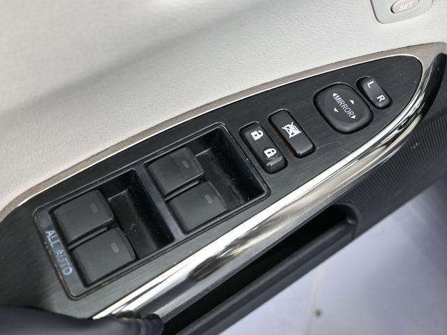 used 2013 Toyota Avalon Hybrid car, priced at $8,999