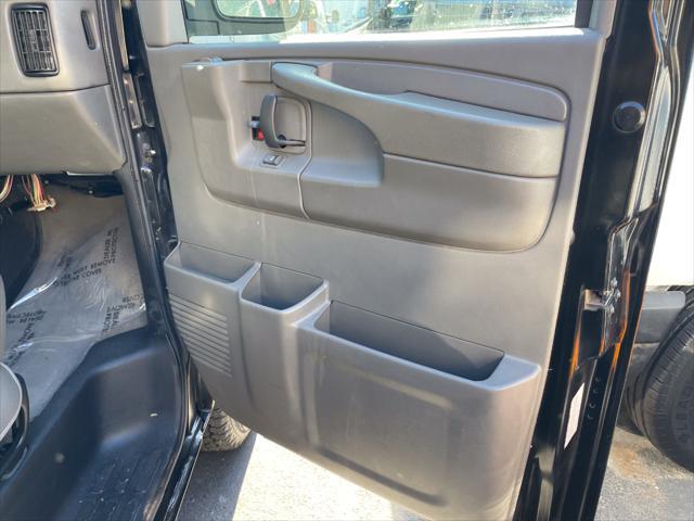 used 2006 GMC Savana 3500 car, priced at $15,500