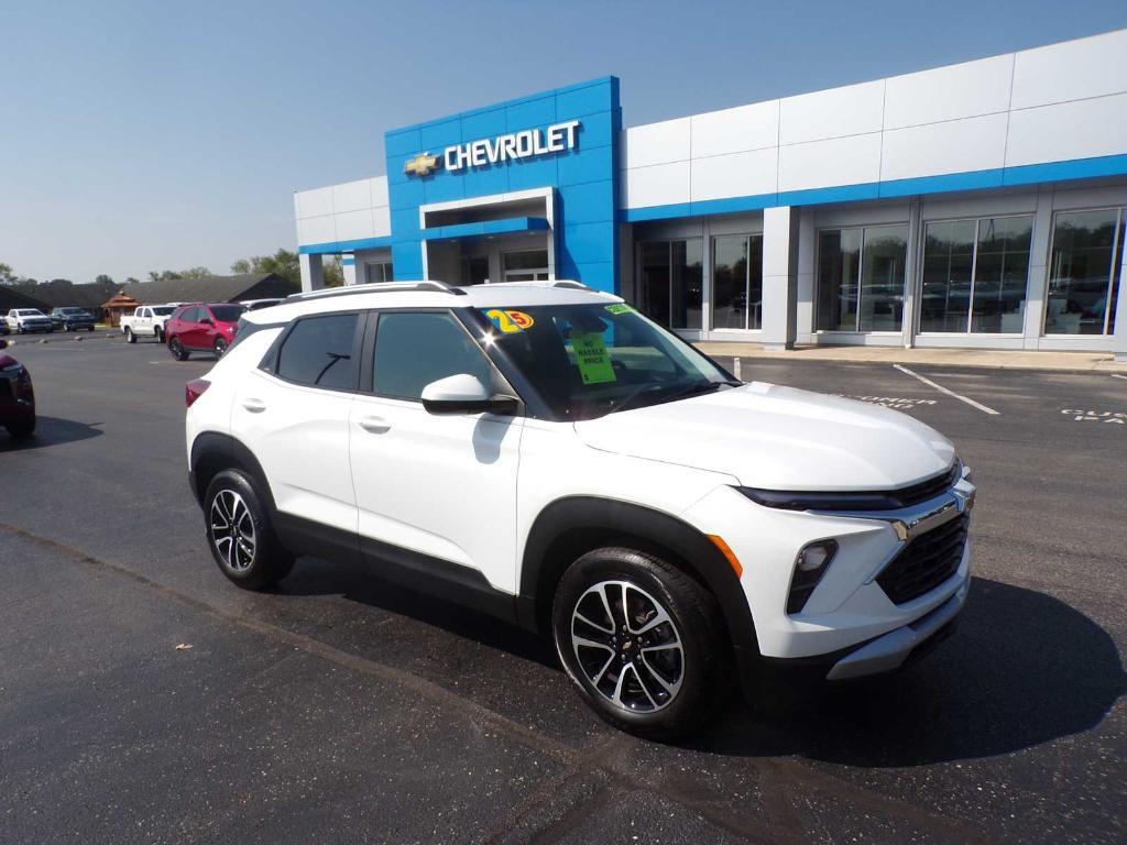 used 2025 Chevrolet TrailBlazer car, priced at $26,977