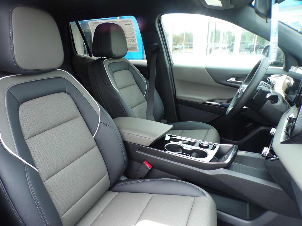 new 2026 Chevrolet Equinox car, priced at $29,679