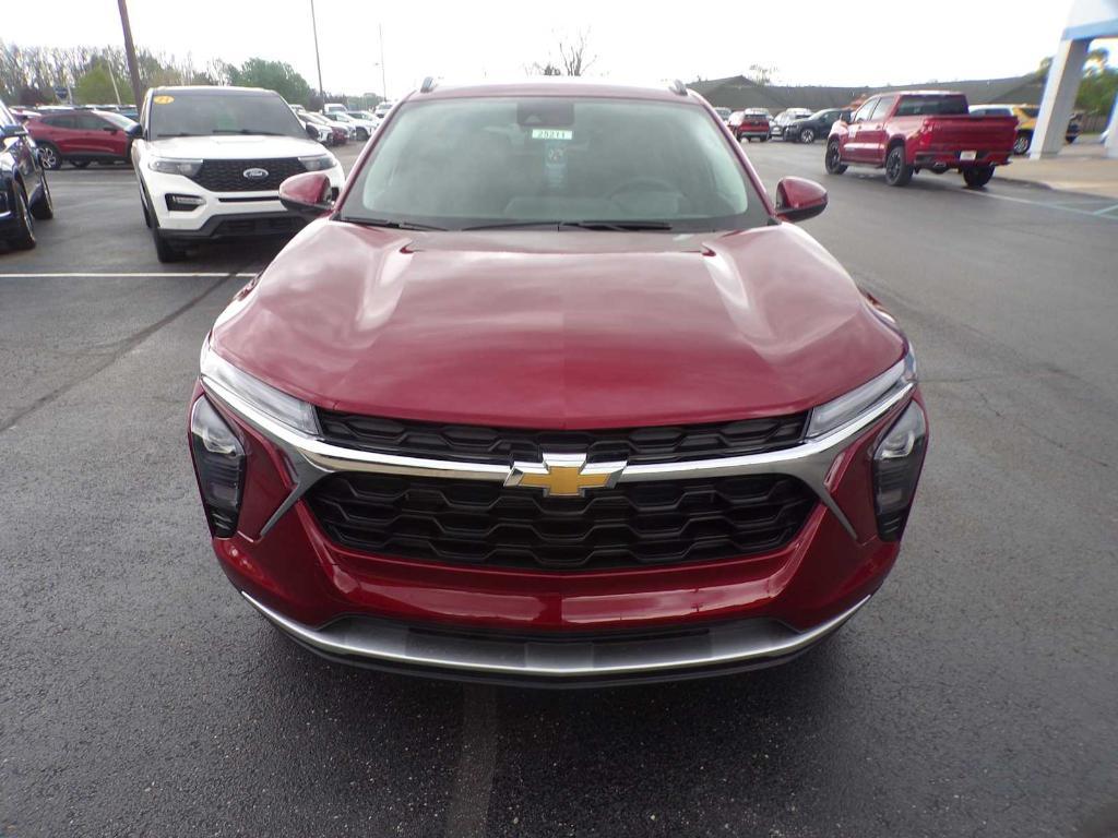 new 2025 Chevrolet Trax car, priced at $23,917