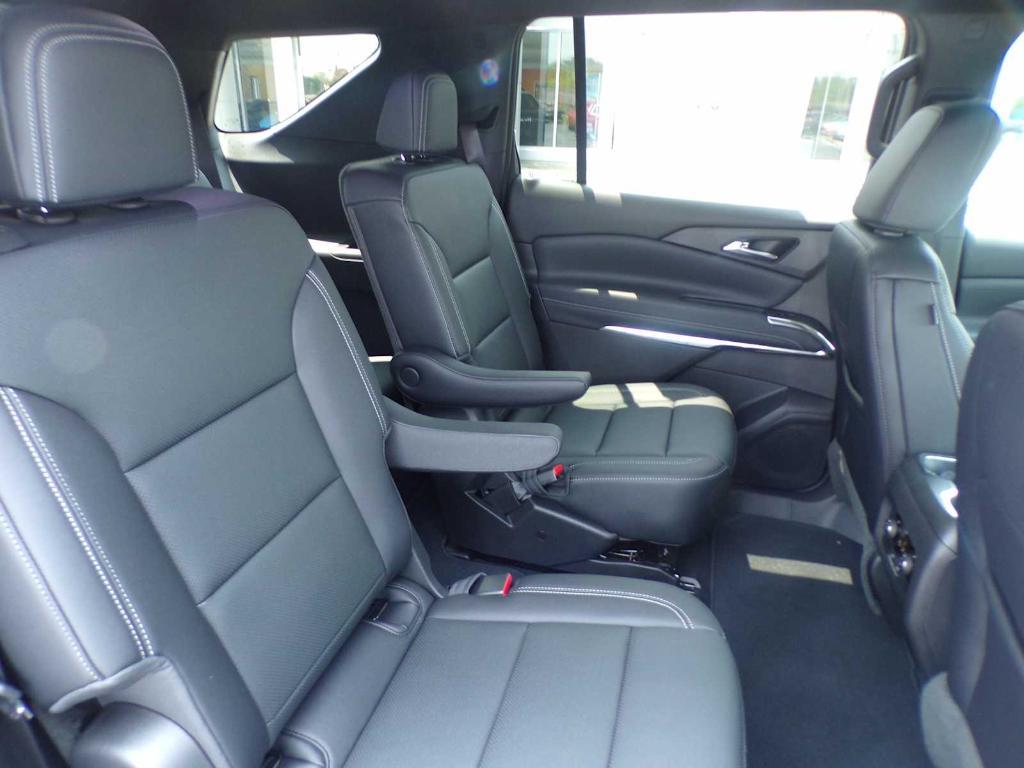new 2025 Chevrolet Traverse car, priced at $40,201