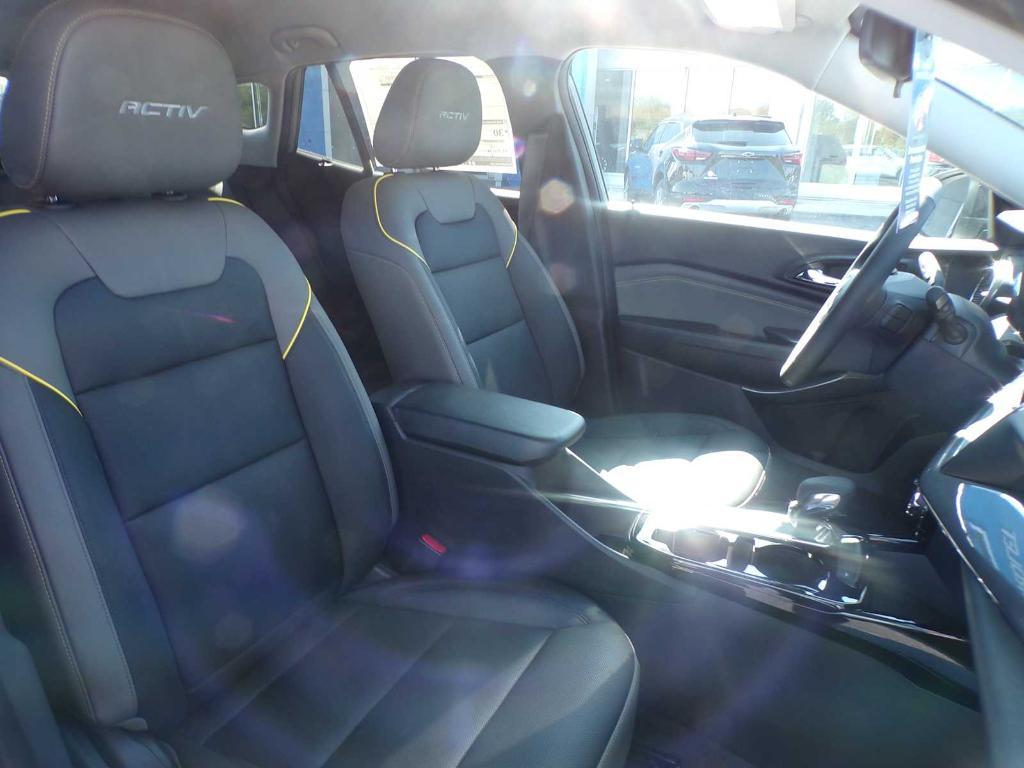 new 2025 Chevrolet Trax car, priced at $25,063