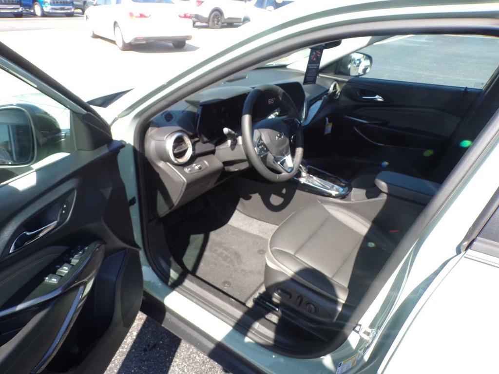 new 2025 Chevrolet Trax car, priced at $25,063