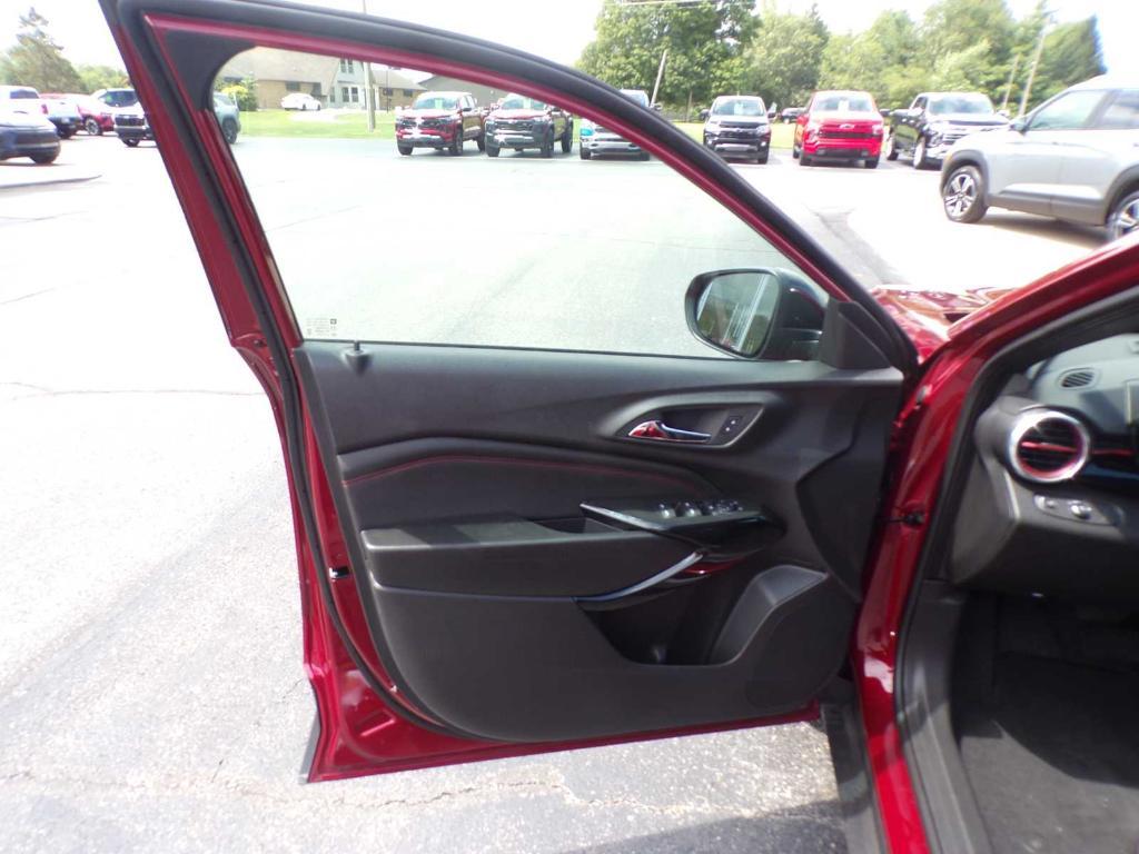 new 2025 Chevrolet Trax car, priced at $25,151