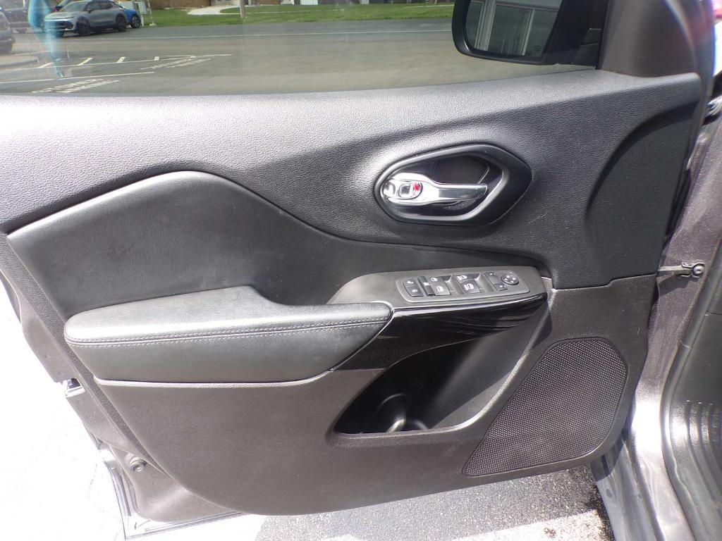 used 2021 Jeep Cherokee car, priced at $21,944