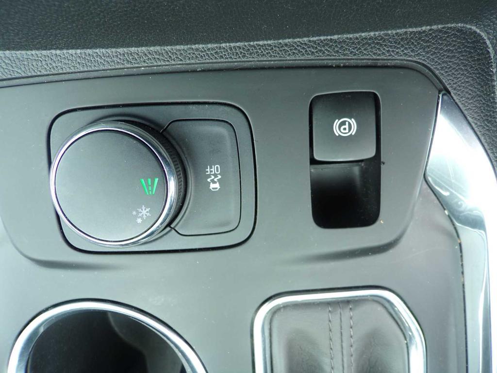 used 2020 Chevrolet Traverse car, priced at $23,988