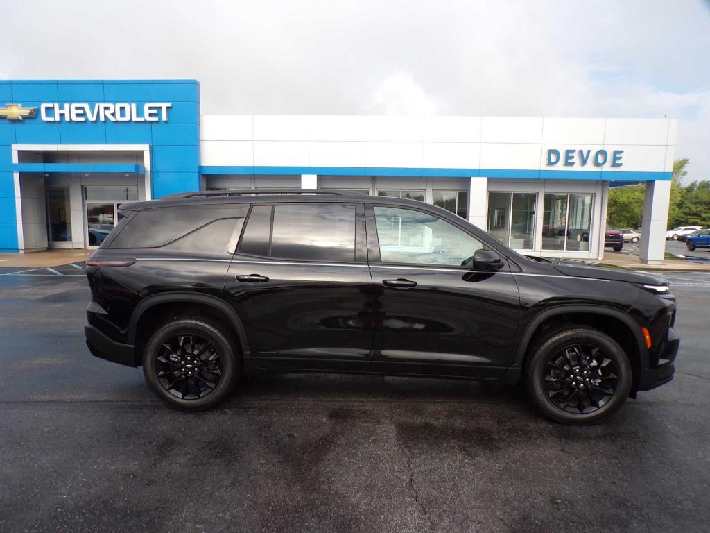 new 2025 Chevrolet Traverse car, priced at $42,377