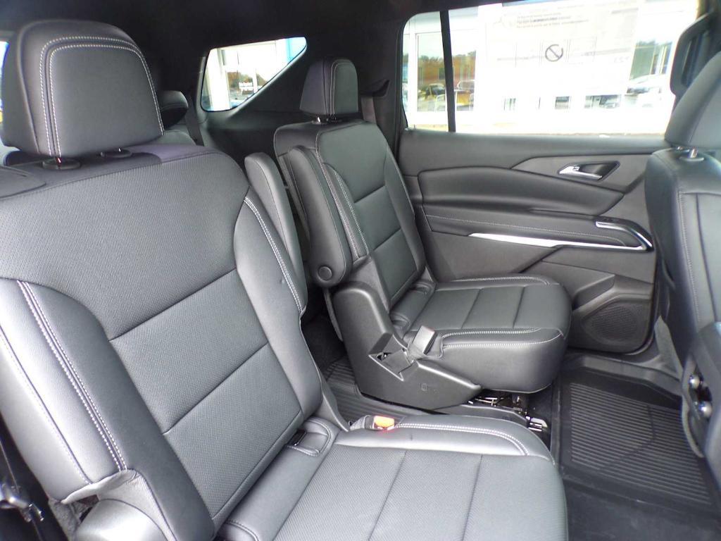 new 2025 Chevrolet Traverse car, priced at $42,377