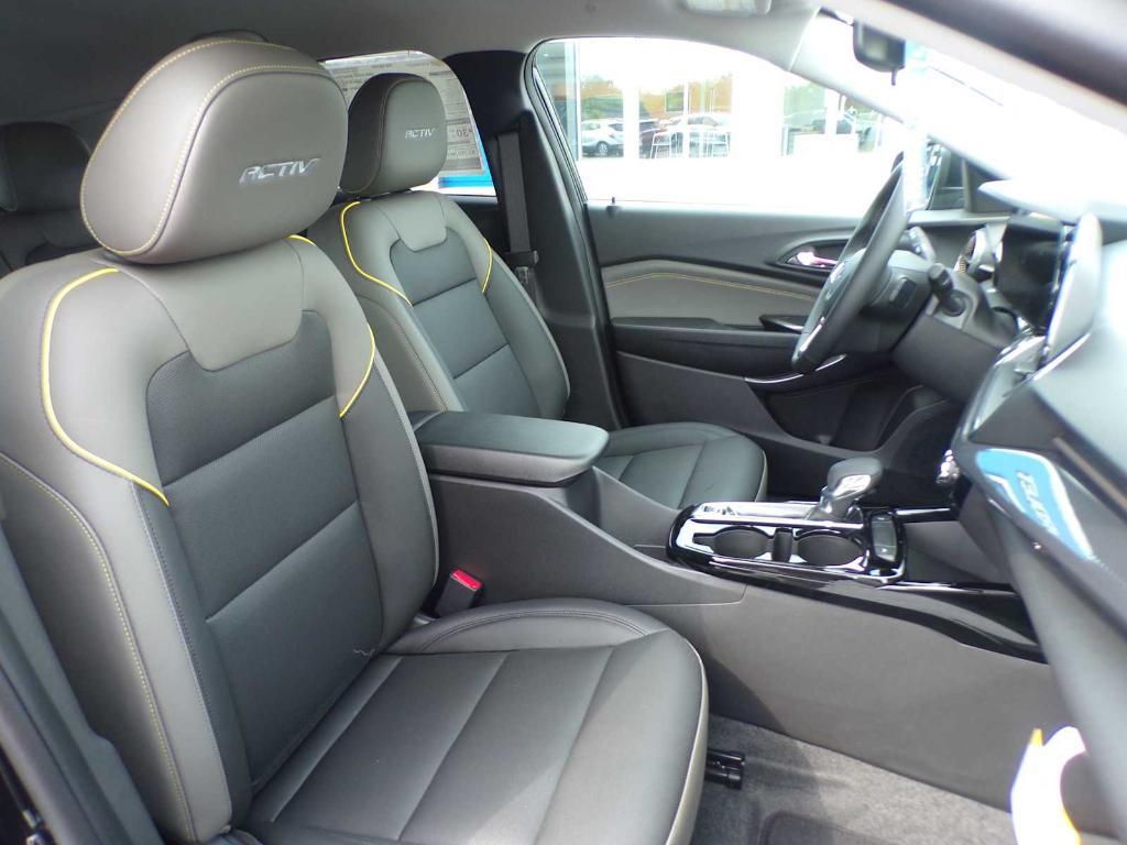 new 2025 Chevrolet Trax car, priced at $25,063