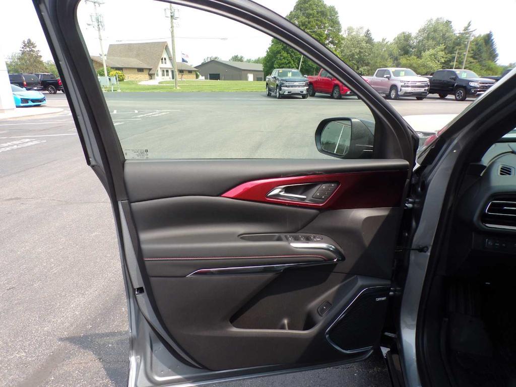 new 2025 Chevrolet Traverse car, priced at $52,164