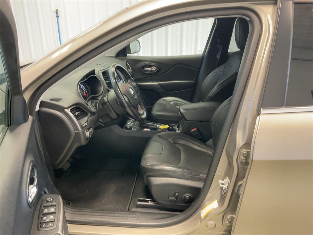 used 2021 Jeep Cherokee car, priced at $19,555