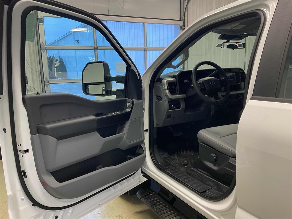 new 2025 Ford F-250 car, priced at $53,735