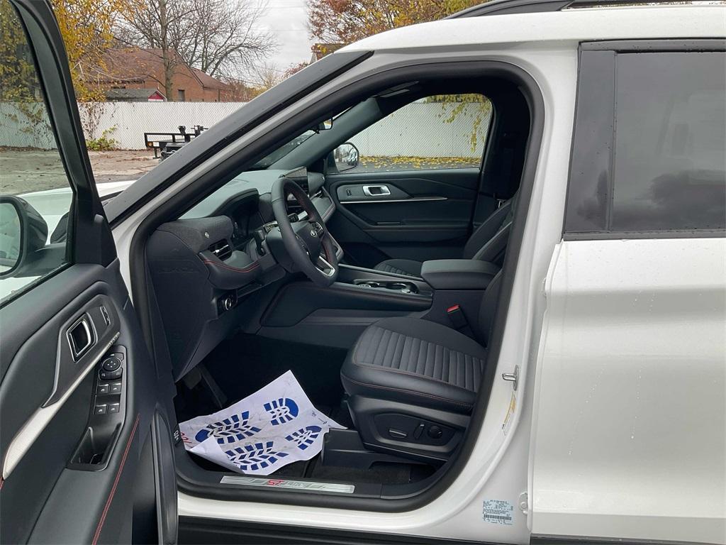 new 2025 Ford Explorer car, priced at $45,796