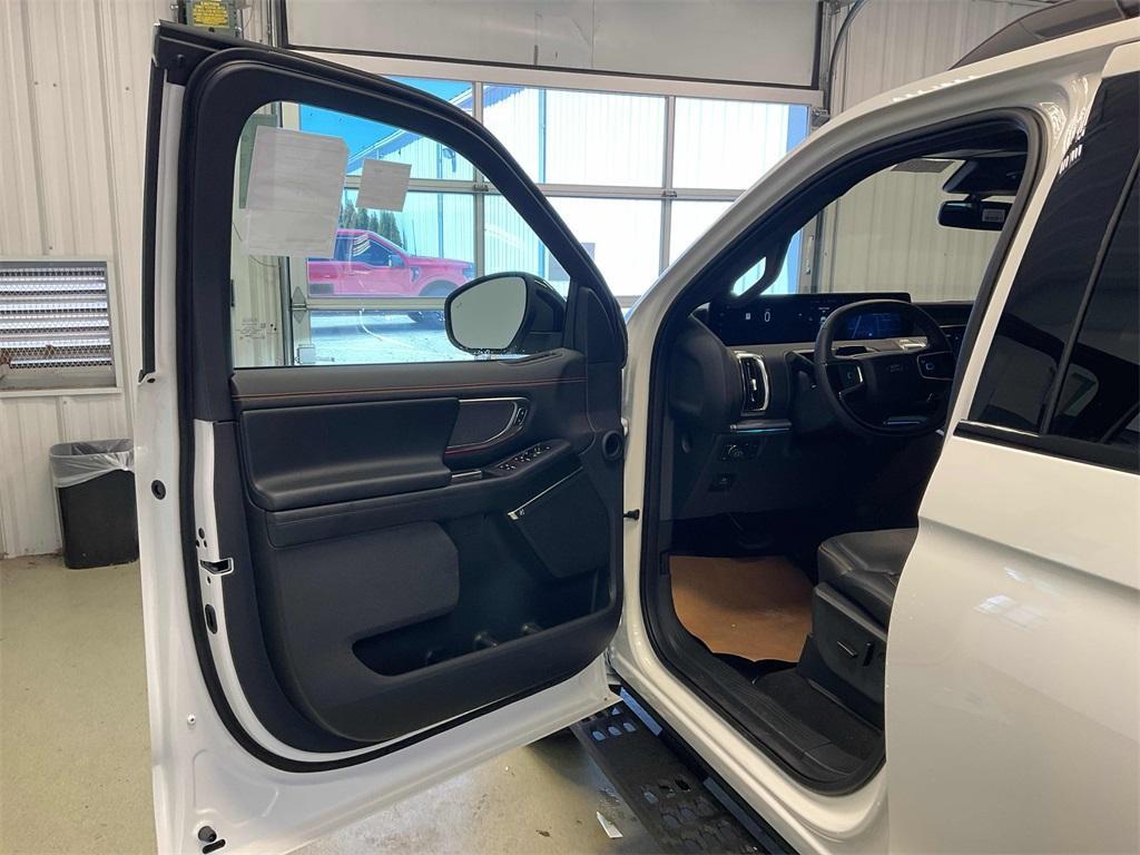 new 2025 Ford Expedition car, priced at $80,371