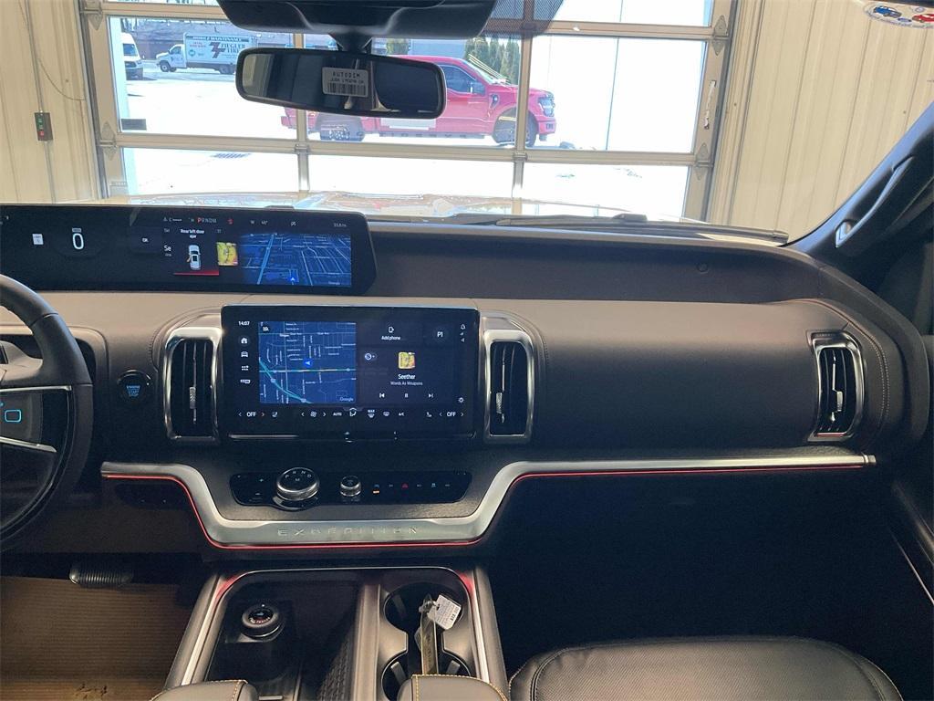 new 2025 Ford Expedition car, priced at $80,371