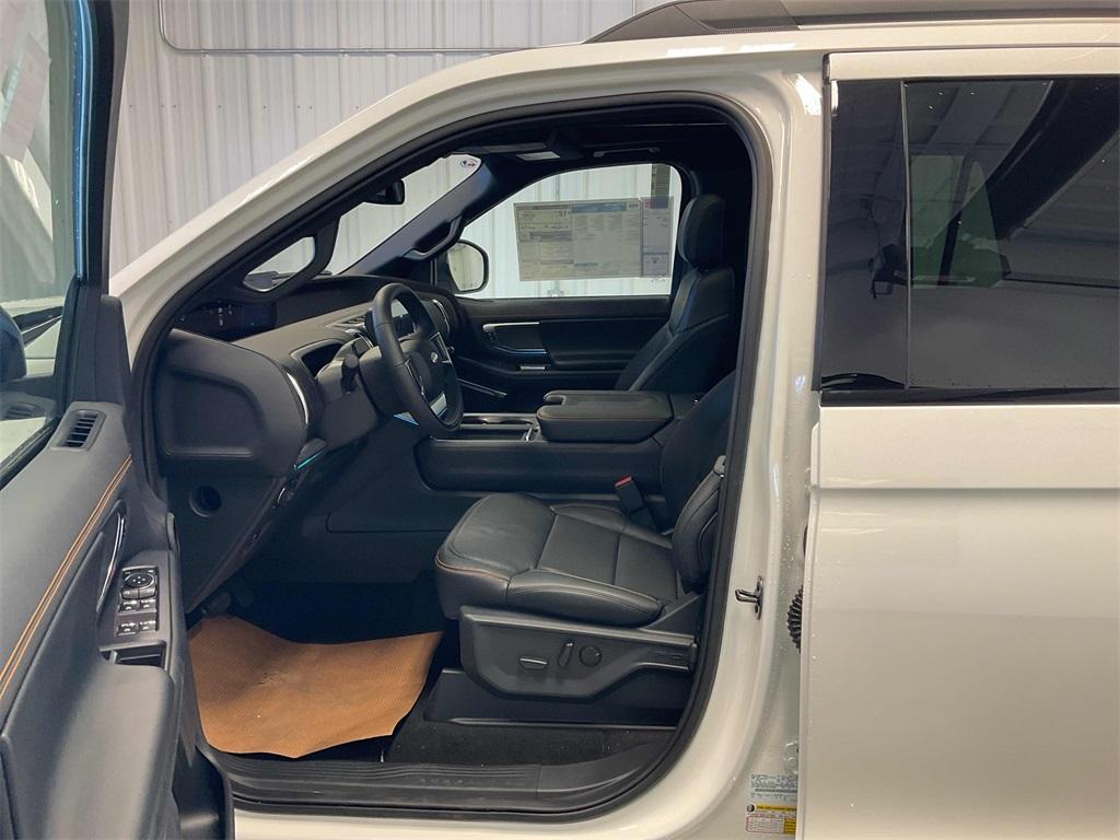 new 2025 Ford Expedition car, priced at $80,371