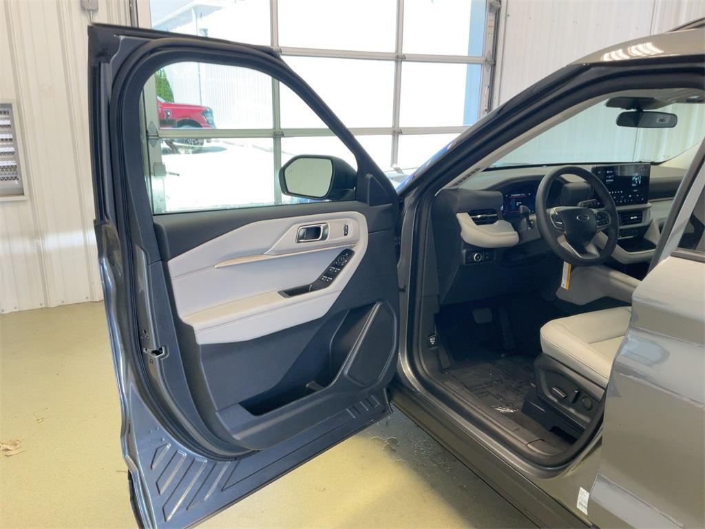new 2025 Ford Explorer car, priced at $45,132