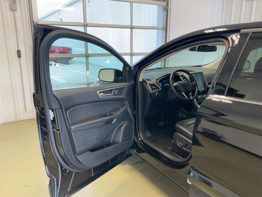 used 2024 Ford Edge car, priced at $25,900