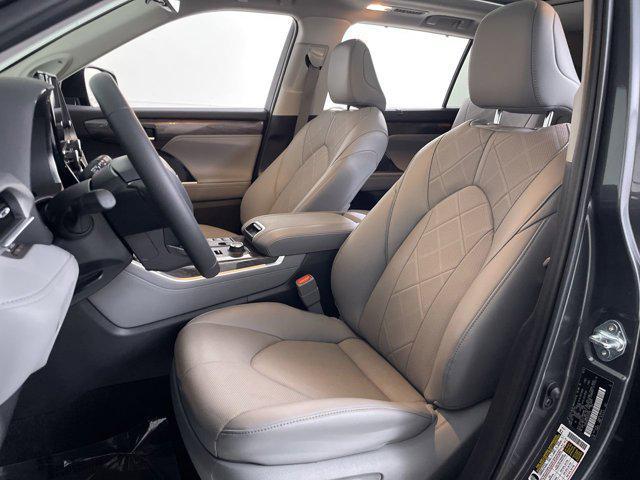 used 2024 Toyota Highlander car, priced at $46,999