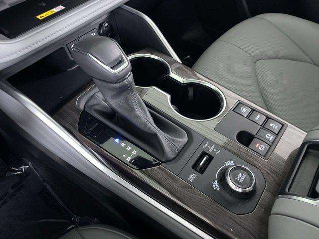 used 2024 Toyota Highlander car, priced at $46,999