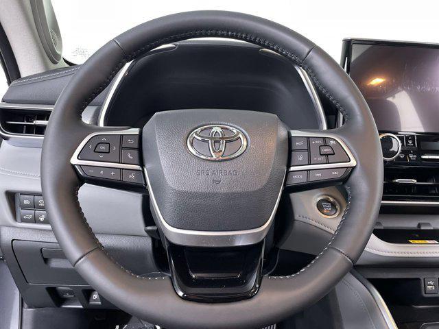 used 2024 Toyota Highlander car, priced at $46,999