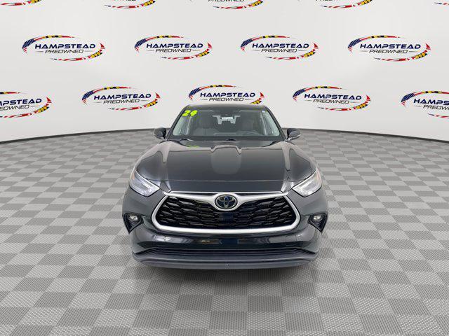 used 2024 Toyota Highlander car, priced at $28,999