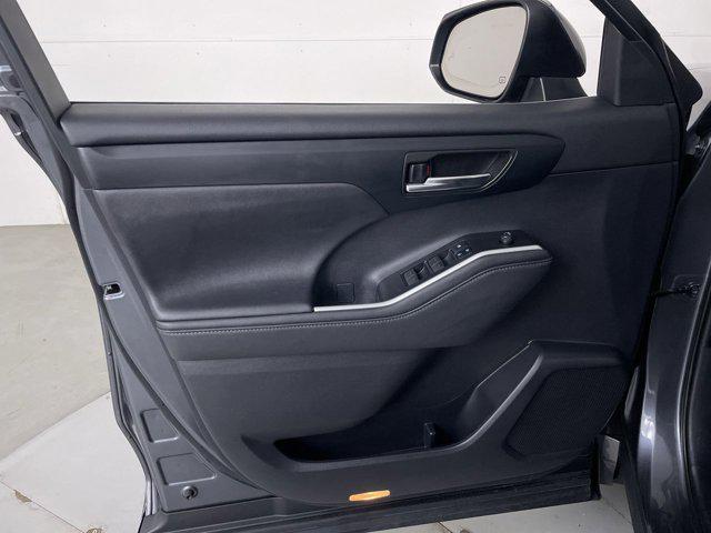 used 2020 Toyota Highlander Hybrid car, priced at $33,985