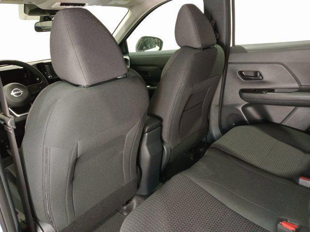 new 2025 Nissan Kicks car, priced at $25,180