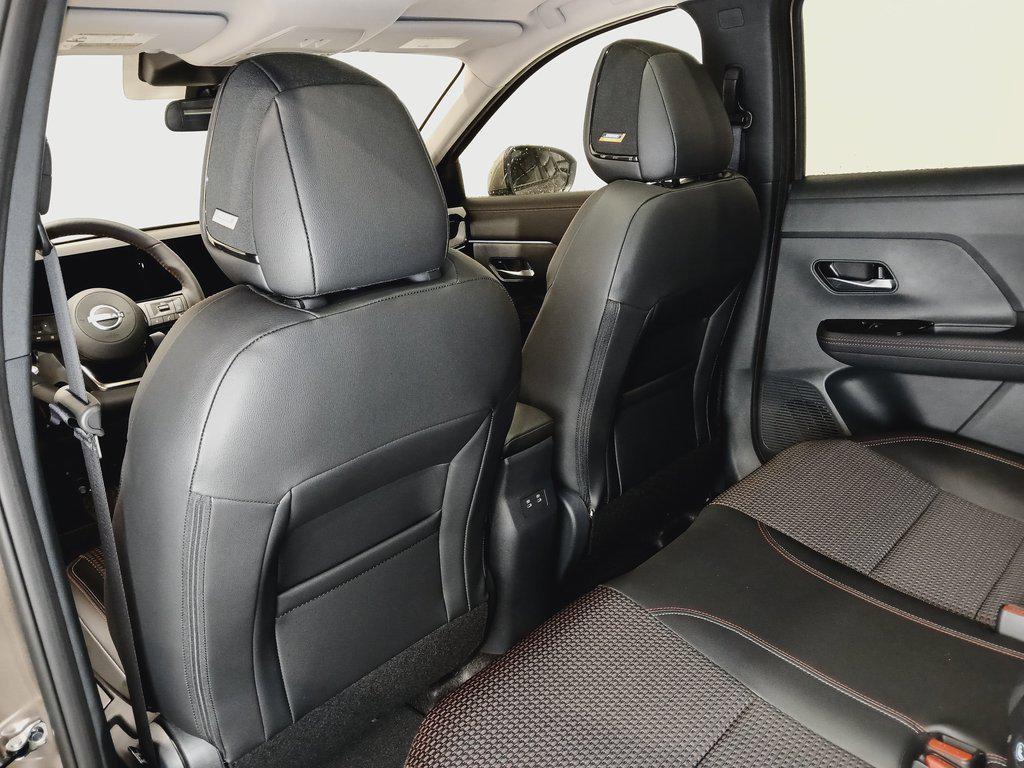 new 2025 Nissan Kicks car, priced at $31,400