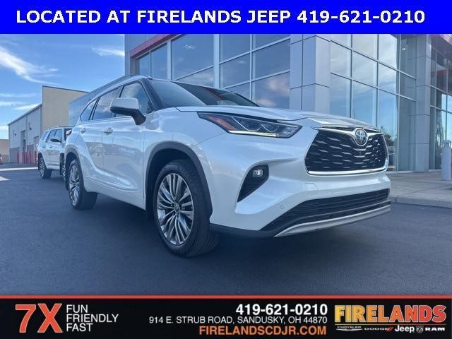 used 2021 Toyota Highlander car, priced at $31,000