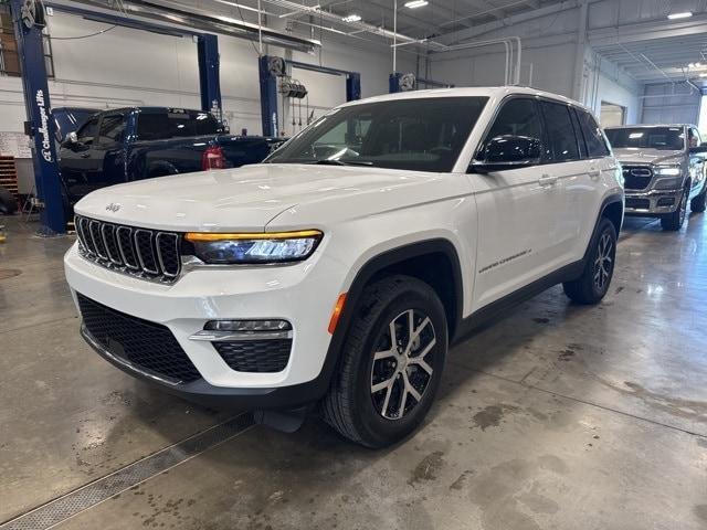 new 2025 Jeep Grand Cherokee car, priced at $42,852