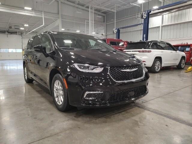 new 2026 Chrysler Pacifica car, priced at $42,365