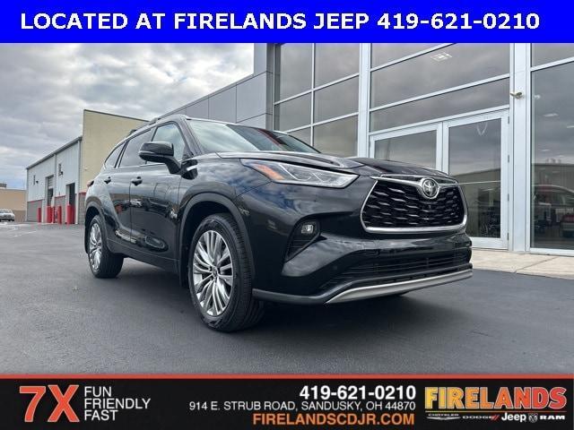 used 2023 Toyota Highlander car, priced at $43,000