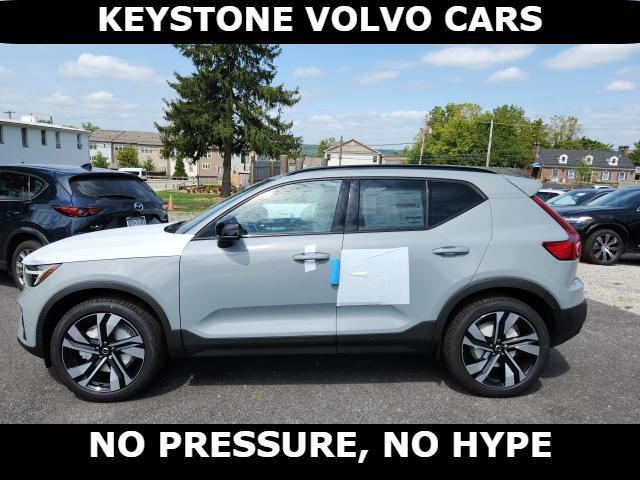 new 2025 Volvo XC40 car, priced at $51,765