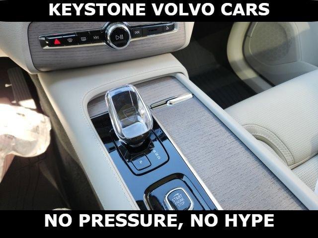 new 2025 Volvo XC90 Plug-In Hybrid car