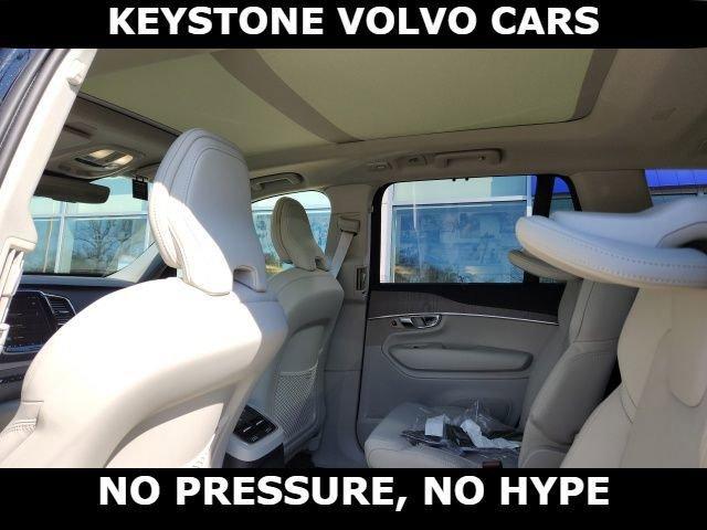 new 2025 Volvo XC90 Plug-In Hybrid car