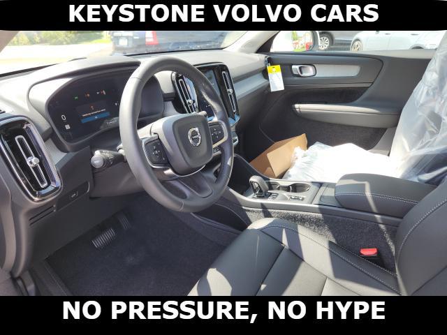 new 2025 Volvo XC40 car, priced at $46,015