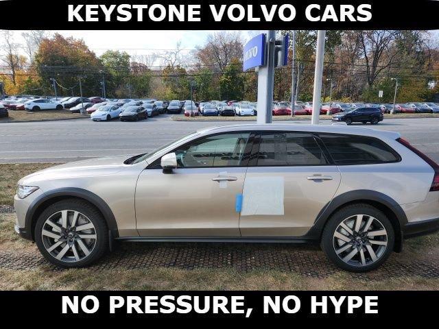 new 2025 Volvo V90 Cross Country car, priced at $68,640