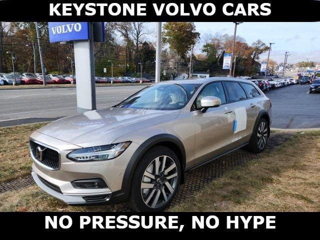 new 2025 Volvo V90 Cross Country car, priced at $68,640