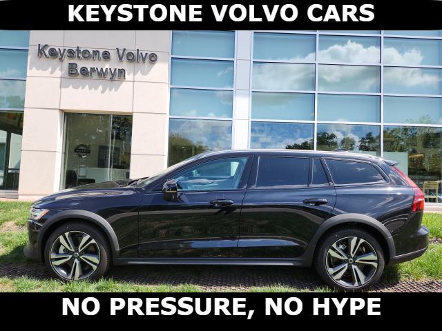 new 2024 Volvo V60 Cross Country car, priced at $51,425