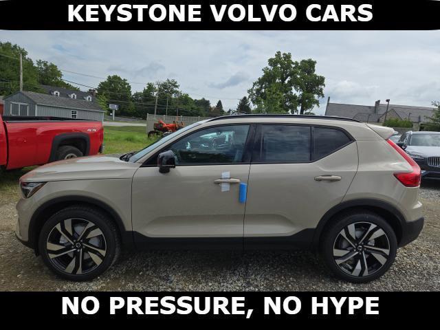 new 2025 Volvo XC40 car, priced at $52,215