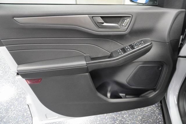 new 2025 Ford Escape car, priced at $29,800
