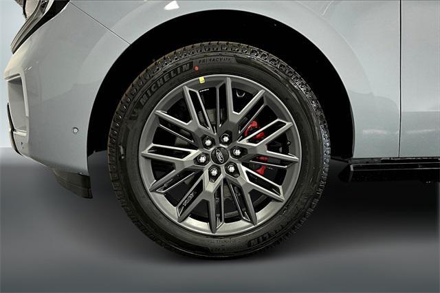 new 2025 Ford Expedition car, priced at $85,996